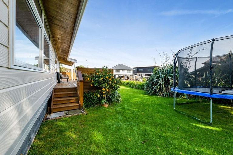 Photo of property in 3 Mallinder Place, Oakura, 4314