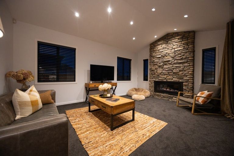 Photo of property in 11 Awanui Avenue, Hokowhitu, Palmerston North, 4410