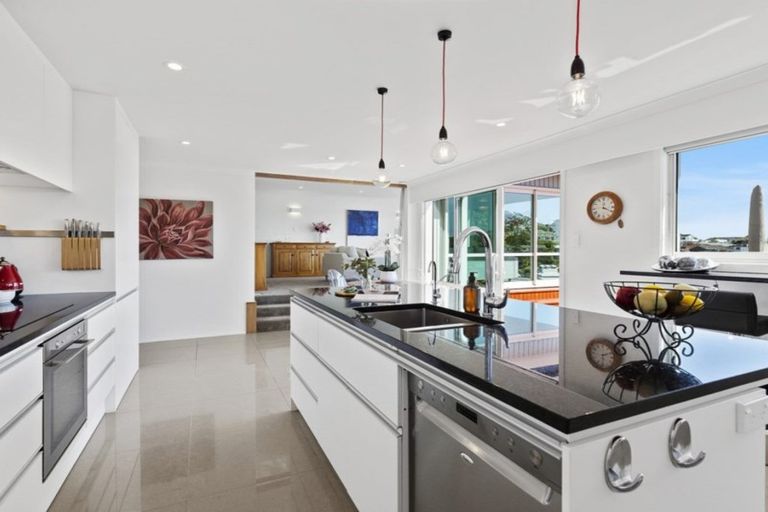 Photo of property in 5 Compass Way, Whitby, Porirua, 5024