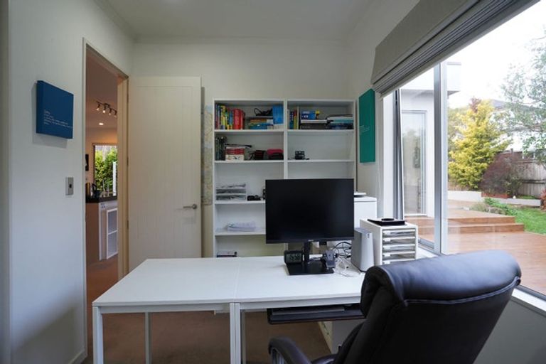 Photo of property in 12 Rangi Avenue, Schnapper Rock, Auckland, 0632