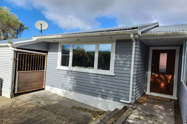 Photo of property in 2/484 East Coast Road, Windsor Park, Auckland, 0630