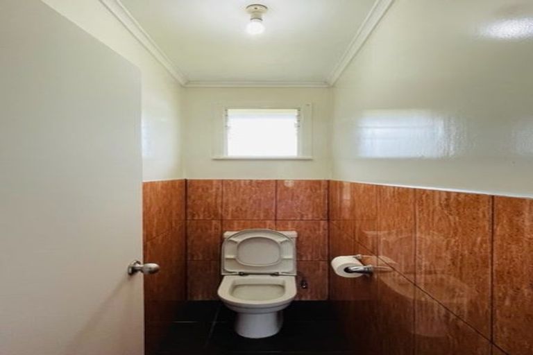 Photo of property in 106 Cobham Crescent, Kelston, Auckland, 0602