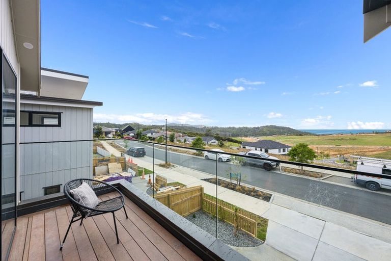 Photo of property in 60 Matangi View Drive, Orewa, 0931