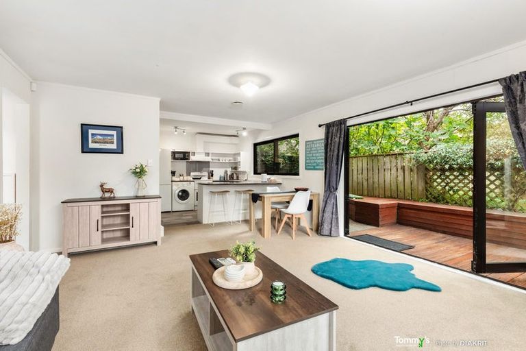 Photo of property in 4/163 Queens Drive, Lyall Bay, Wellington, 6022