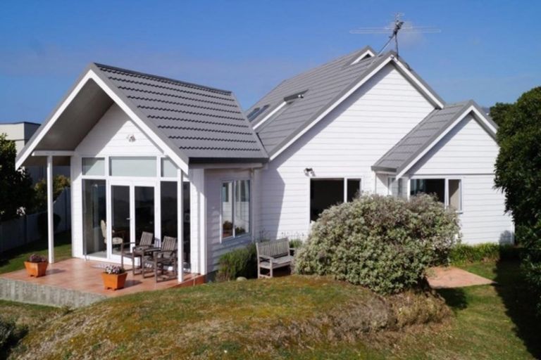 Photo of property in 32 Ashton Fitchett Drive, Brooklyn, Wellington, 6021