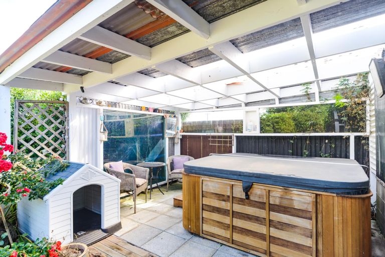 Photo of property in 1 Nuku Street, Tangimoana, 4822