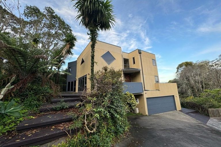 Photo of property in 49b Noeleen Street, Glenfield, Auckland, 0629