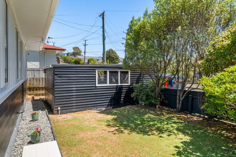 Photo of property in 30 Beazley Avenue, Paparangi, Wellington, 6037