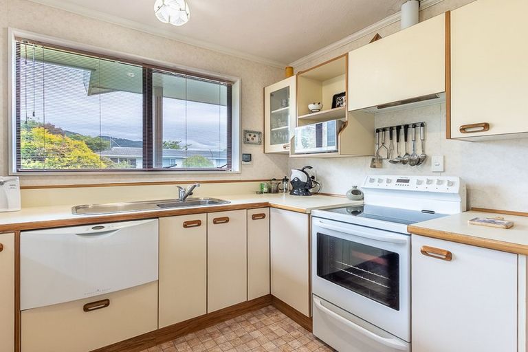 Photo of property in 2 Kanawa Street, Waikanae, 5036
