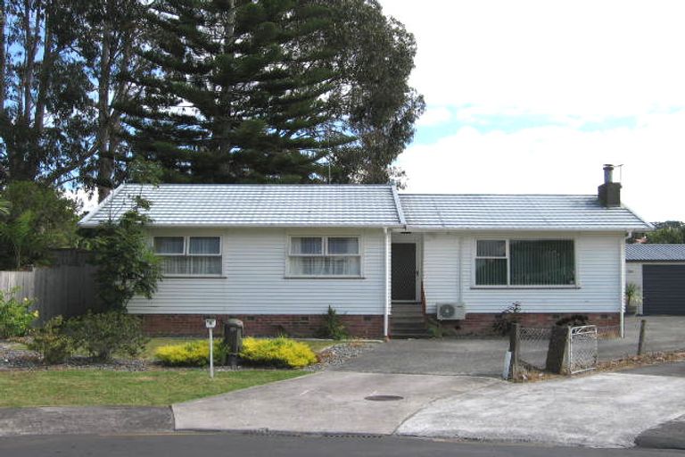 Photo of property in 16 Cajero Place, Green Bay, Auckland, 0604