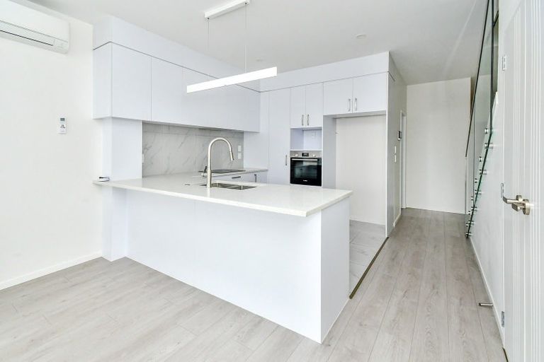 Photo of property in 2 Peara Lane, Karaka, Papakura, 2113
