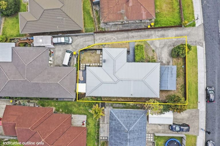 Photo of property in 16 Vera Road, Te Atatu South, Auckland, 0610