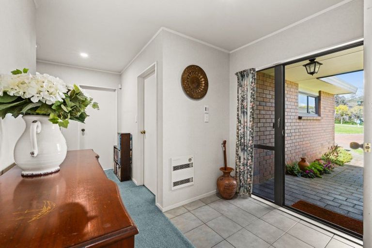 Photo of property in 12 Kingsgate Row, Havelock North, 4130