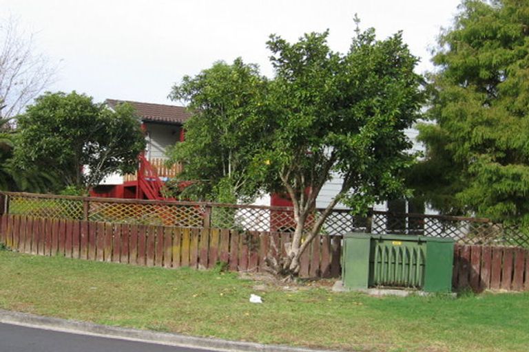 Photo of property in 1 Trengove Place, West Harbour, Auckland, 0618