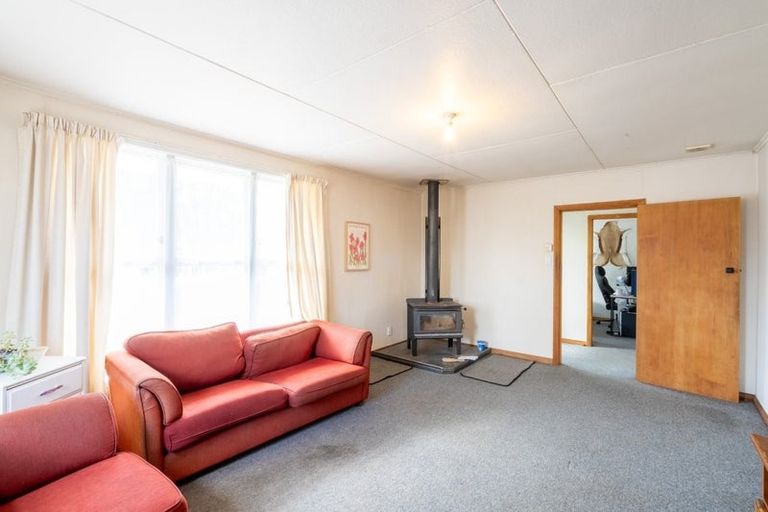 Photo of property in 18 Exeter Crescent, Takaro, Palmerston North, 4412
