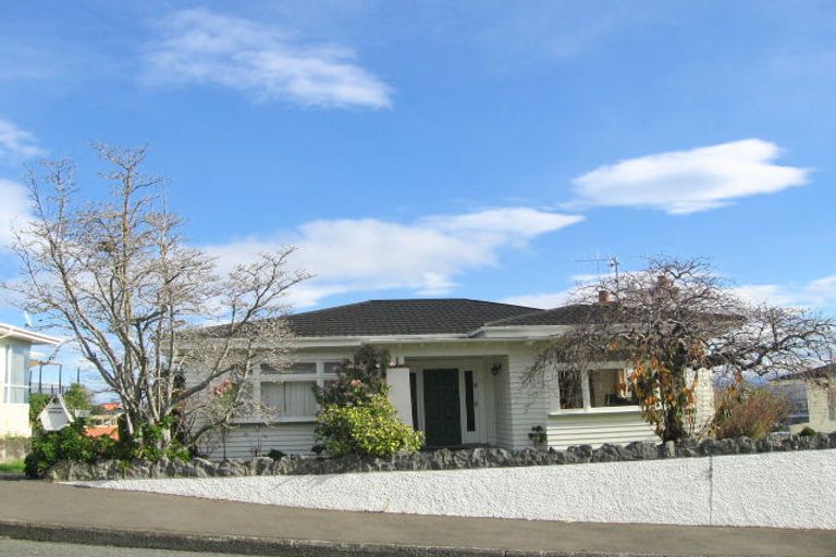 Photo of property in 16 Coleman Terrace, Hospital Hill, Napier, 4110