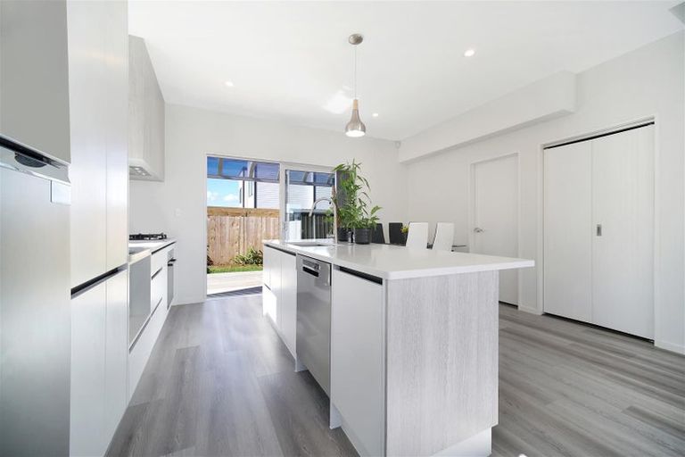 Photo of property in 14a Putiputi Way, Papakura, 2110