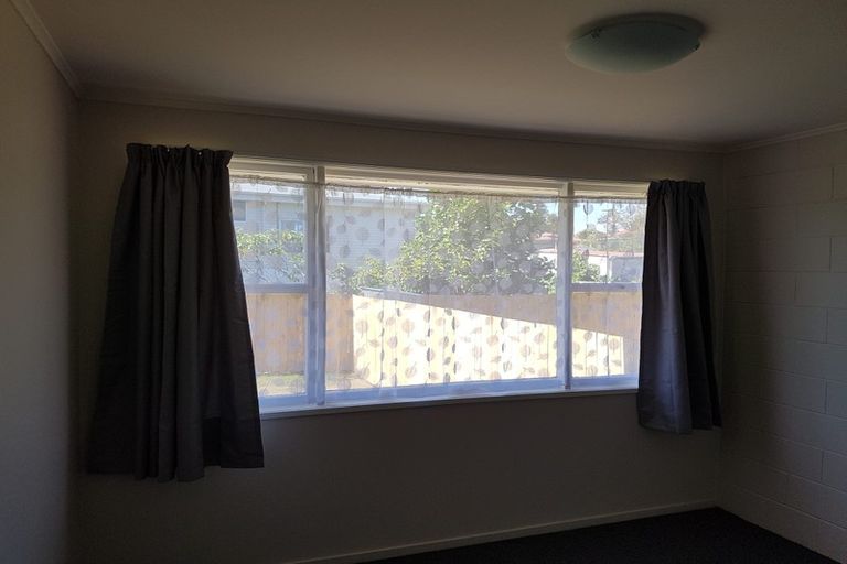 Photo of property in 2/10 Almond Place, Mount Wellington, Auckland, 1060