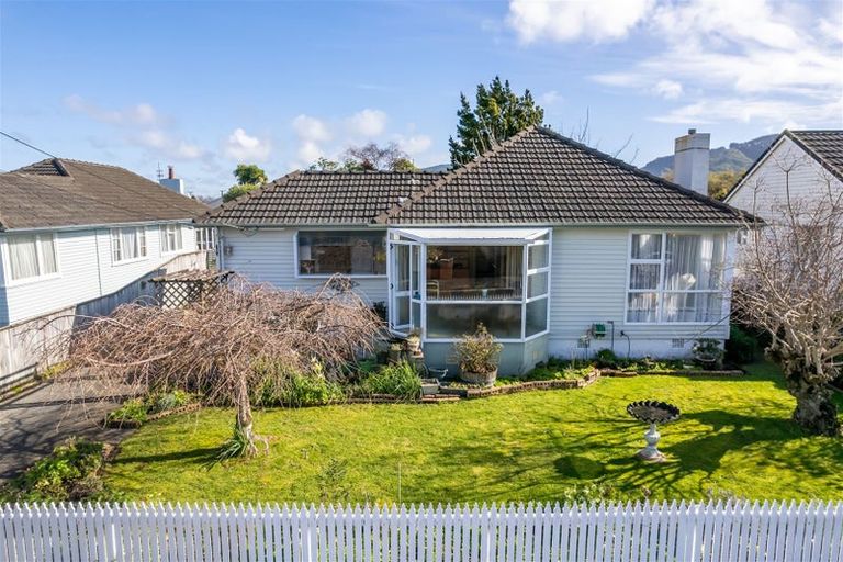 Photo of property in 10 Robertson Street, Elderslea, Upper Hutt, 5018