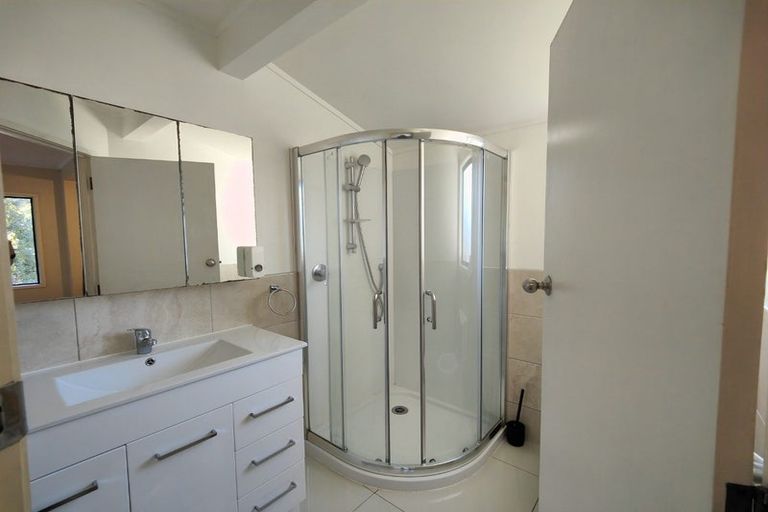 Photo of property in 4 Garner Place, Glenfield, Auckland, 0629