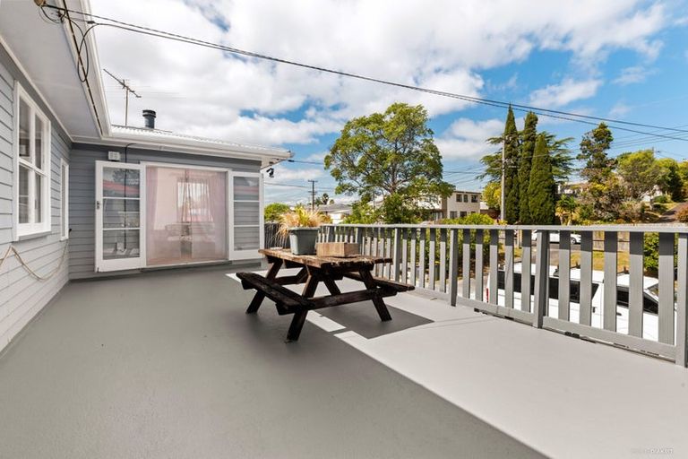 Photo of property in 31 Tomo Street, New Lynn, Auckland, 0600