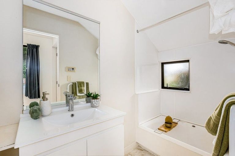 Photo of property in 21 Ladbrooke Drive, Newlands, Wellington, 6037