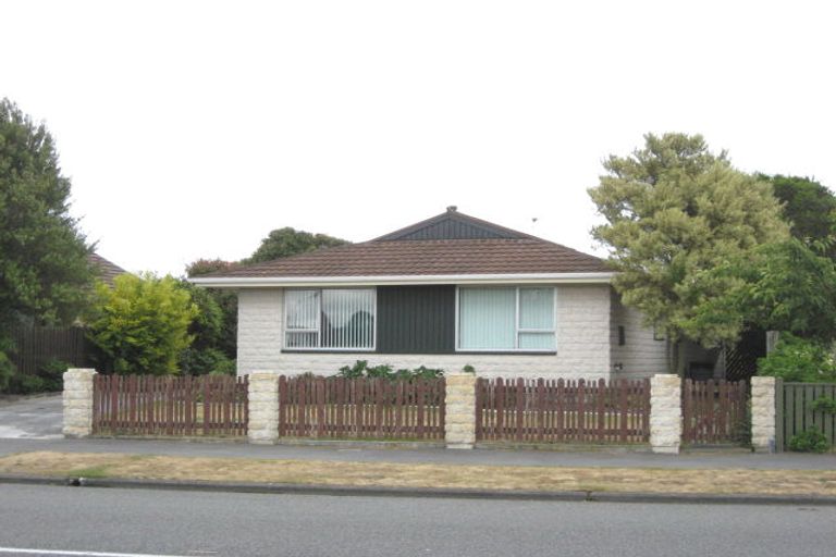 Photo of property in 136 Queenspark Drive, Parklands, Christchurch, 8083