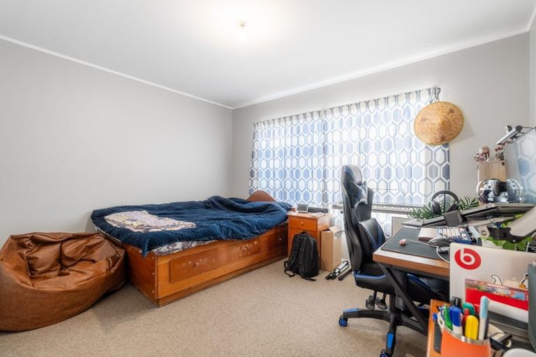 Photo of property in 2/17b Lavelle Road, Henderson, Auckland, 0612