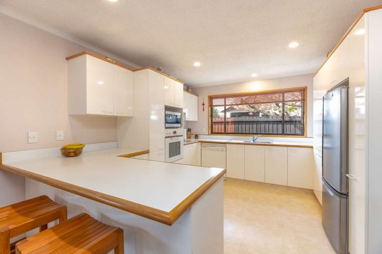 Photo of property in 14 Abingdon Court, Avonhead, Christchurch, 8042