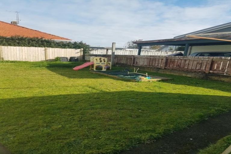 Photo of property in 48 Omata Road, Marfell, New Plymouth, 4310