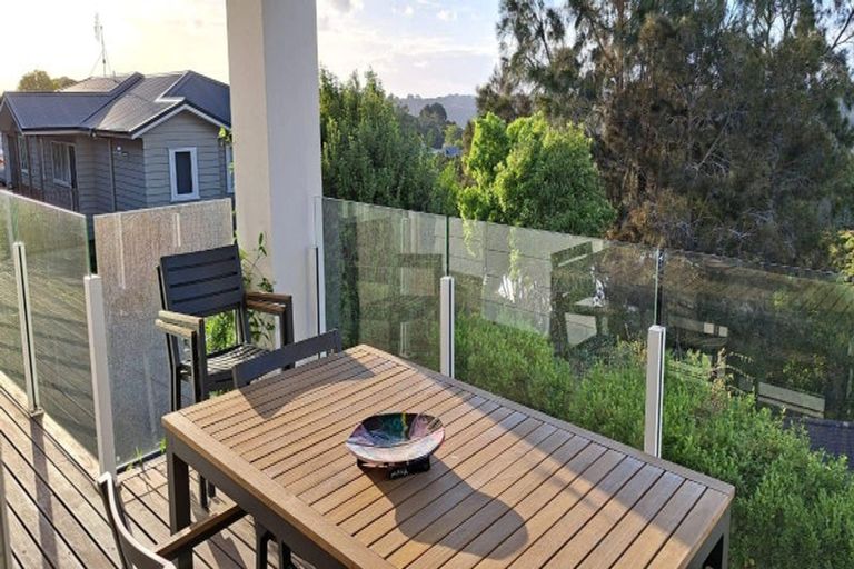 Photo of property in 3 Viridian Lane, Greenhithe, Auckland, 0632