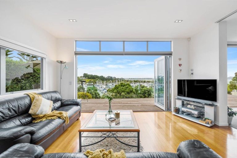 Photo of property in 81 Pine Harbour Parade, Beachlands, Auckland, 2018
