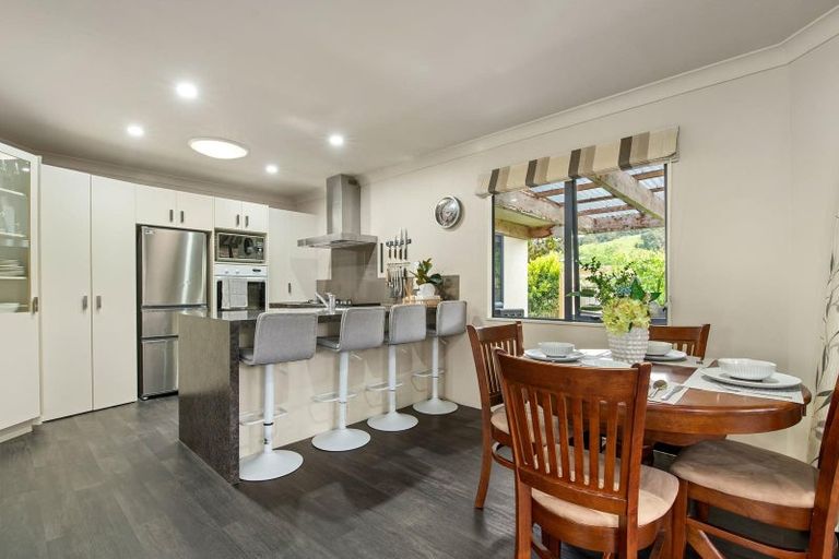 Photo of property in 6 Caulfield Place, Pukehangi, Rotorua, 3015