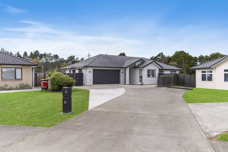 Photo of property in 19 Kahika Grove, Huapai, Kumeu, 0810
