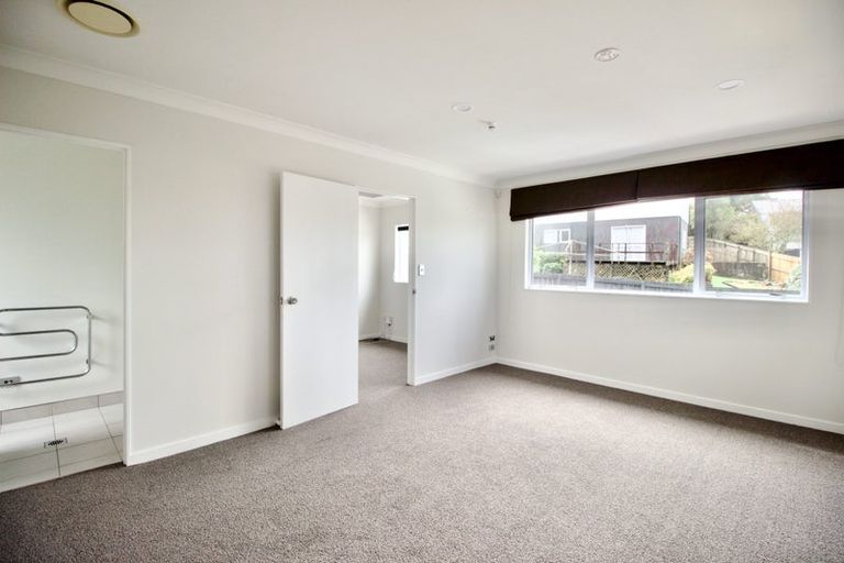 Photo of property in 88 Lantana Road, Green Bay, Auckland, 0604