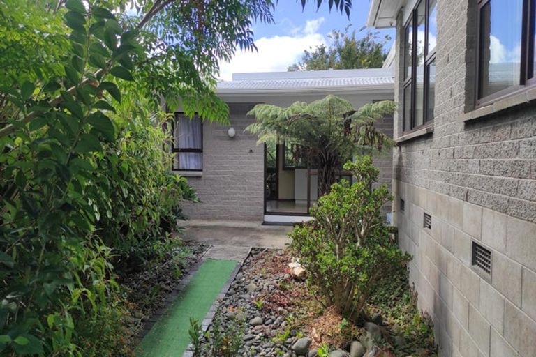 Photo of property in 26 Millbrook Road, Henderson, Auckland, 0612