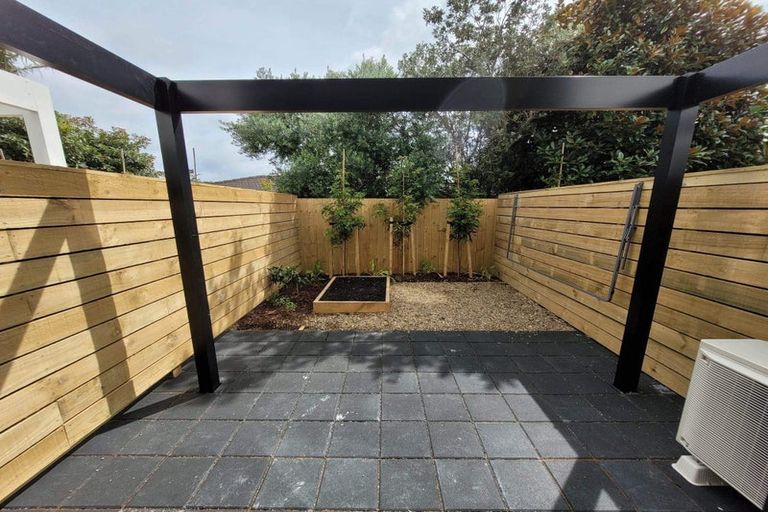 Photo of property in 12 Whakahui Lane, Mangere Bridge, Auckland, 2022