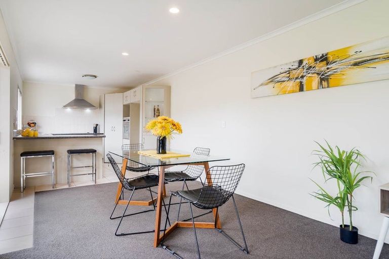 Photo of property in 37 Westglen Place, Ranui, Auckland, 0612