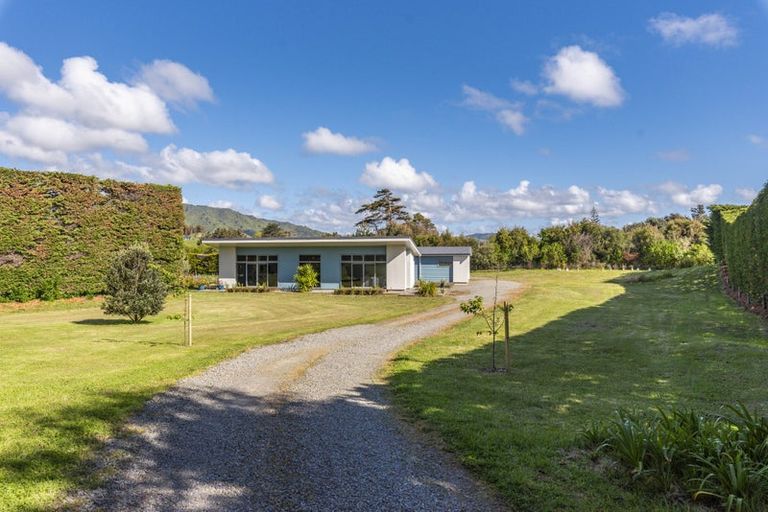 Photo of property in 19 Paetawa Road, Peka Peka, Waikanae, 5391