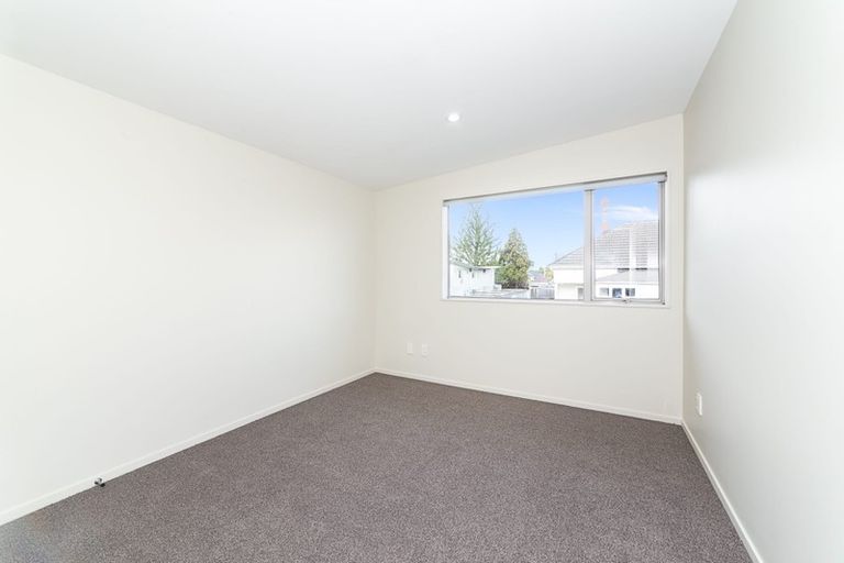 Photo of property in 17/45a Swanson Road, Henderson, Auckland, 0610