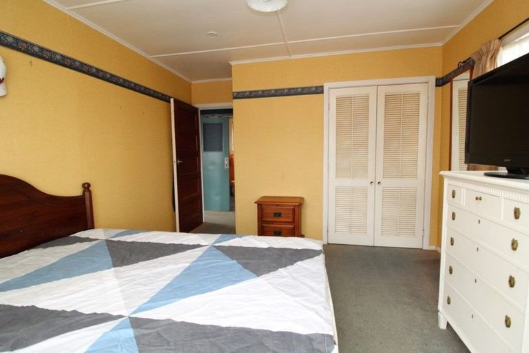 Photo of property in 1 North Street, Mokau, 4376