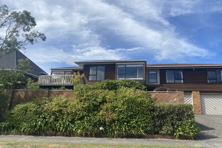 Photo of property in 42 Lakewood Avenue, Churton Park, Wellington, 6037