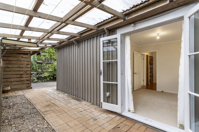 Photo of property in 126 Candia Road, Henderson Valley, Auckland, 0614