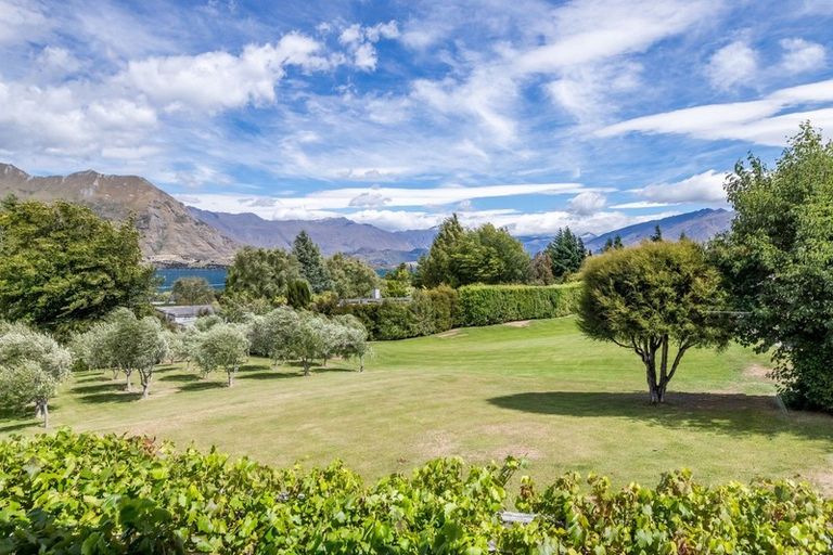 Photo of property in 5 Ridgecrest, Wanaka, 9305