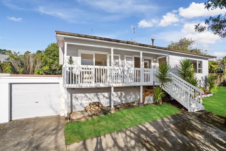 Photo of property in 2/99 Oaktree Avenue, Browns Bay, Auckland, 0630