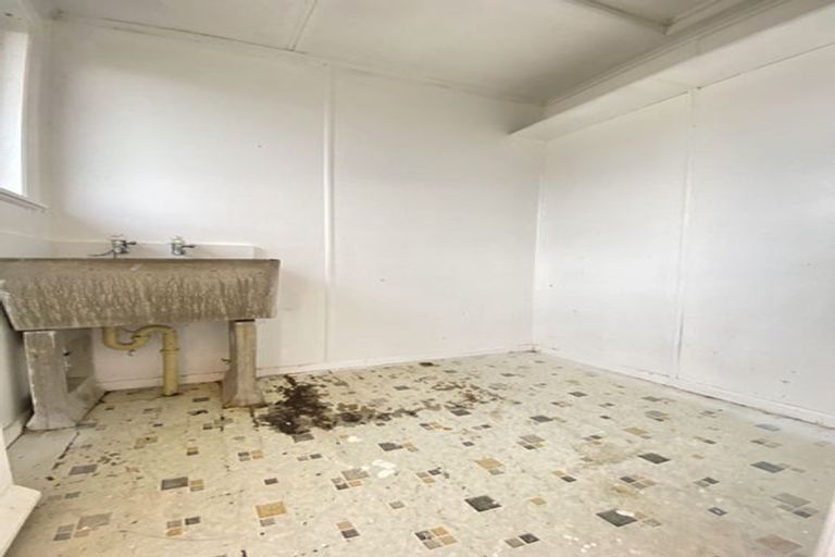 Photo of property in 51 Potter Avenue, Northcote, Auckland, 0627