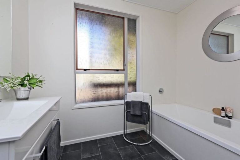 Photo of property in 9 Shortland Place, Havelock North, 4130