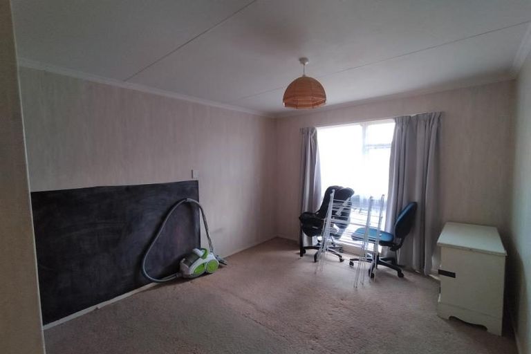 Photo of property in 8 Egmont Place, Westbrook, Palmerston North, 4412