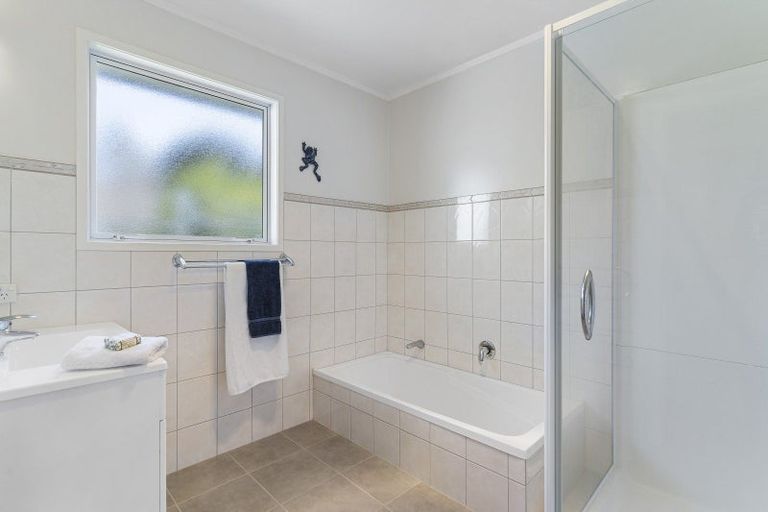 Photo of property in 26 Judkins Crescent, Cockle Bay, Auckland, 2014