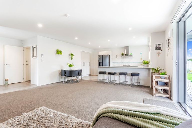 Photo of property in 13 Robert Might Road, Kumeu, 0810